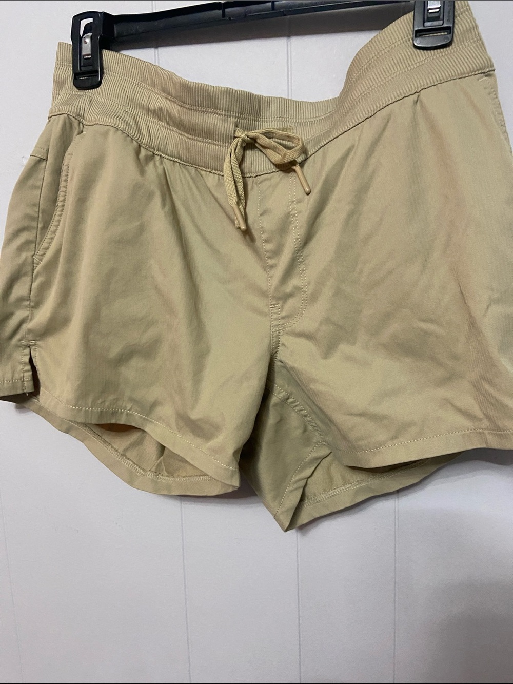 The North Face Women's Drawstring Athletic Shorts in Khaki. Size Medium.